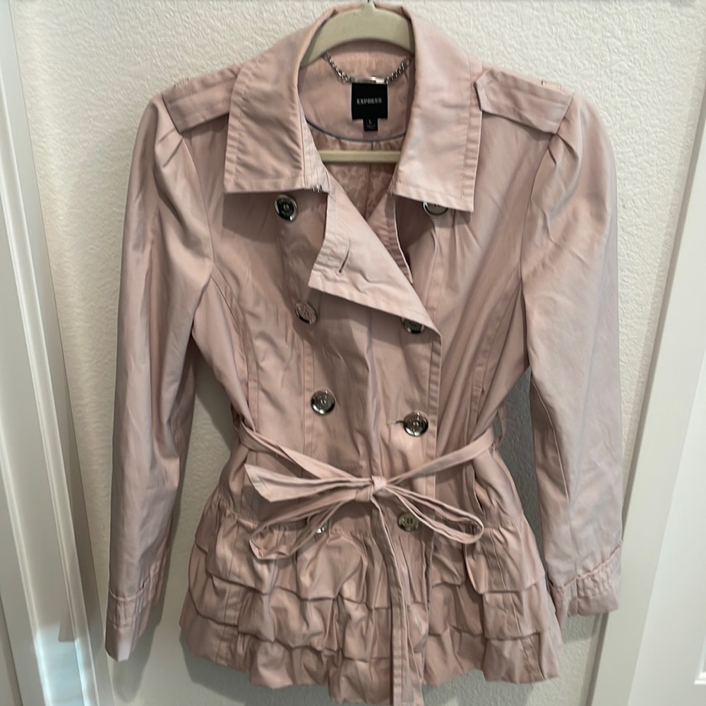 Express trench coat.color light pink. Size large.